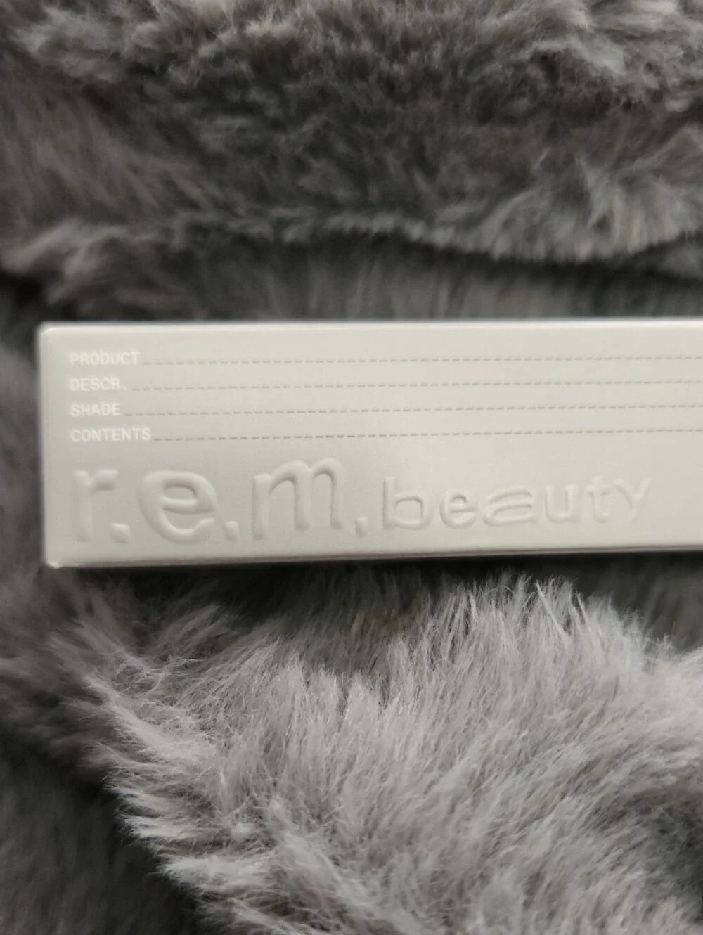 r.e.m. beauty Essential Drip Glossy Balm - Strawberry Soda
